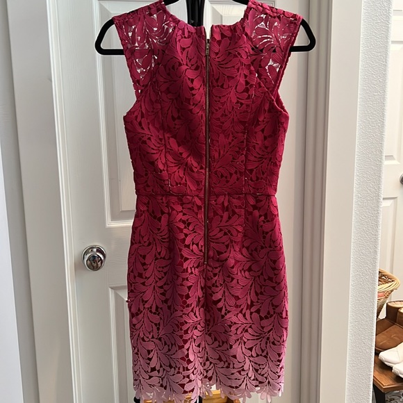 Lace dress - Picture 2 of 2